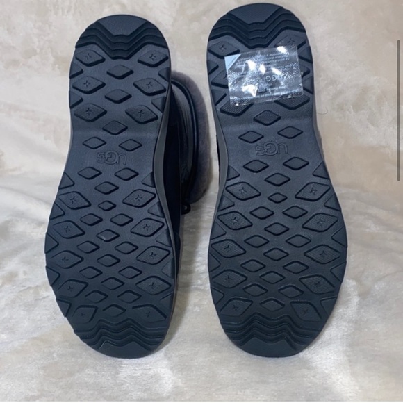 UGG ADIRONDACK III TALL - Picture 4 of 6